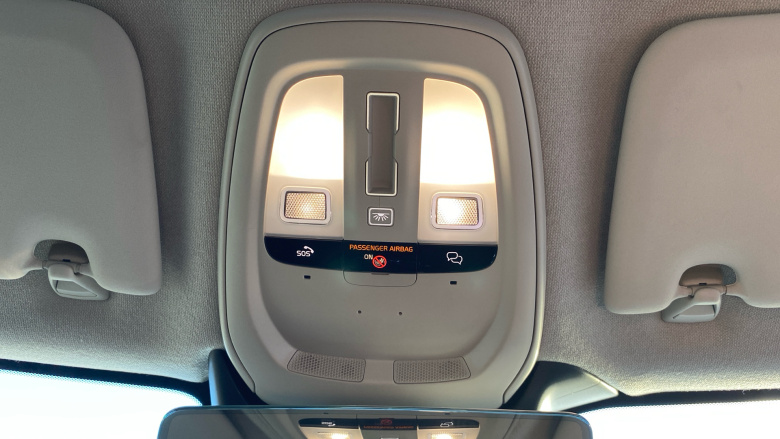 Volvo XC40 2.0 B4P Ultra Dark 5dr Auto Petrol Estate